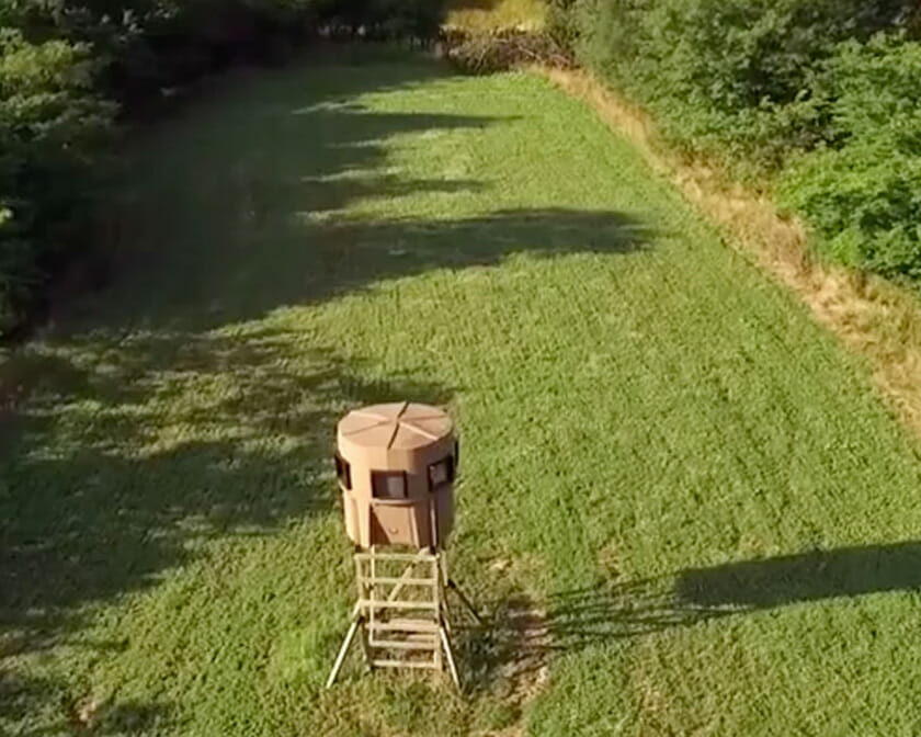 hunting-blind-in-a-food-plot