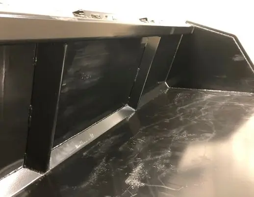 hd-snow-bucket_vertical-stiffeners-power-crimp