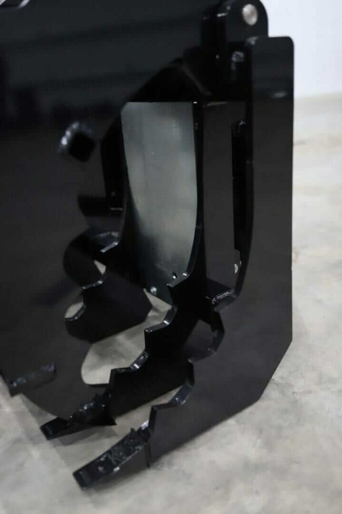 igr-thick-serrated-tines-grip-loads-rotated