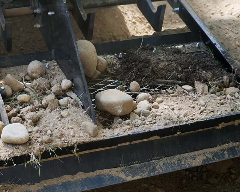 land-leveler-with-screen-skit-sifting-rocks